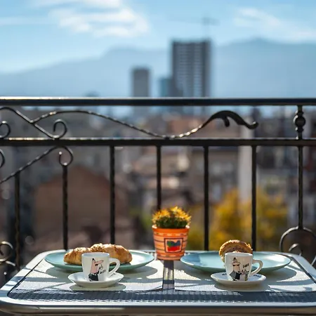 Skyline Apartment *