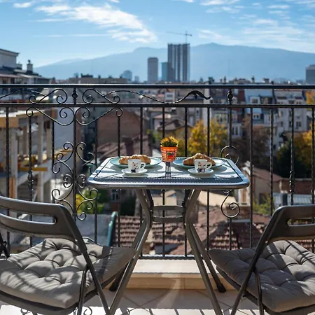Skyline Apartment *